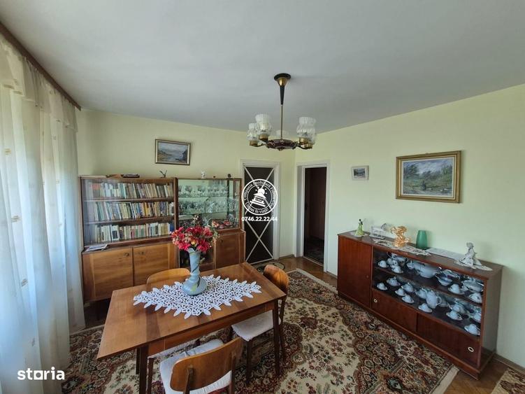 Apartament cu 3 camere semidecomandat în Podu Roș