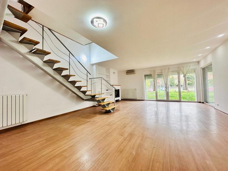 Duplex cu 6 camere cu Canalizare în Central