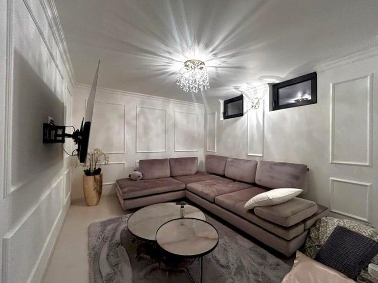 Casă cu 6 camere cu Garaj în Primăverii