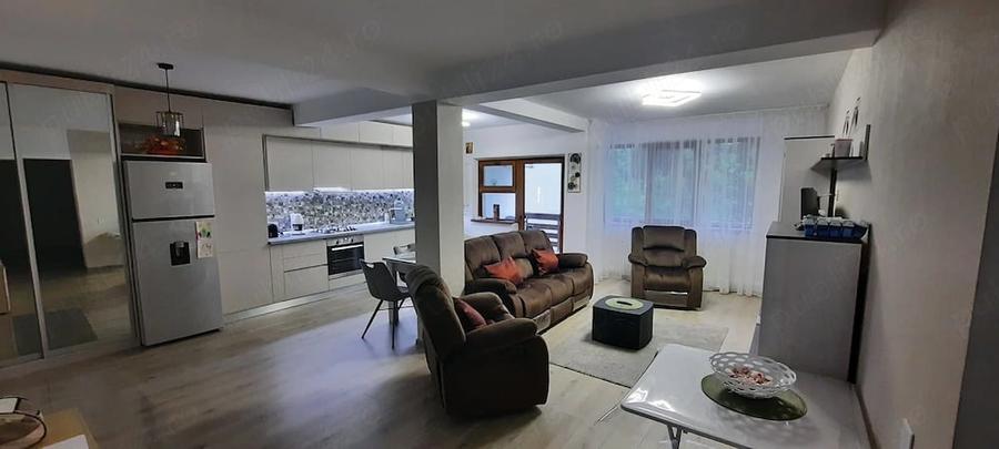Apartament cu 4 camere decomandat în Cioplea