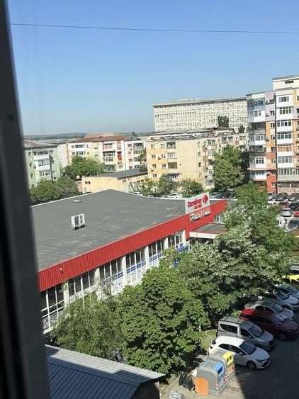 Apartament cu 2 camere decomandat în 1 Mai