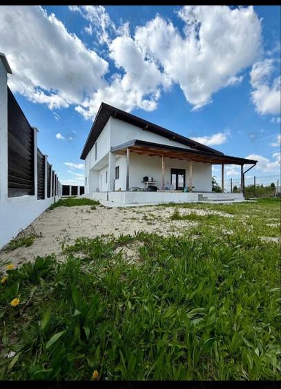 Casă cu 4 camere cu Teren 486 Mp în Berceni