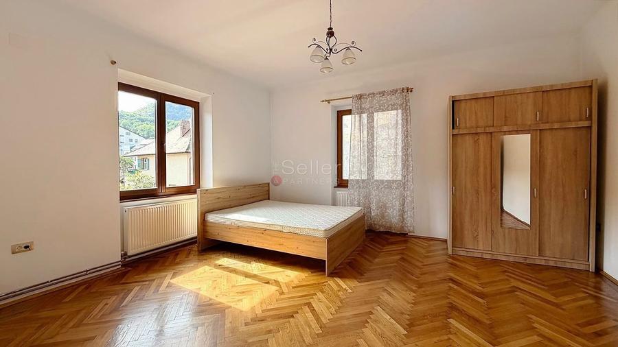 Apartament cu 2 camere semidecomandat, mobilat în Centrul Civic