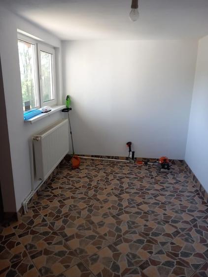 Casă cu 7 camere cu Teren 1000 Mp în Central
