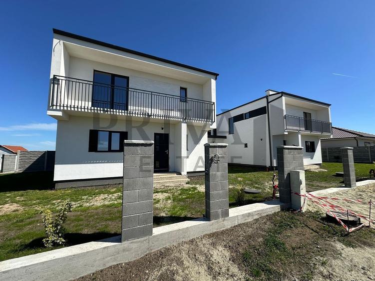 Casă individuală cu 5 camere cu Canalizare în Dumbrăvița