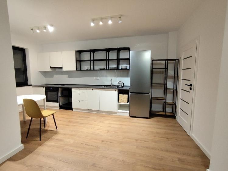 Apartament cu 2 camere semidecomandat, mobilat în Torontalului