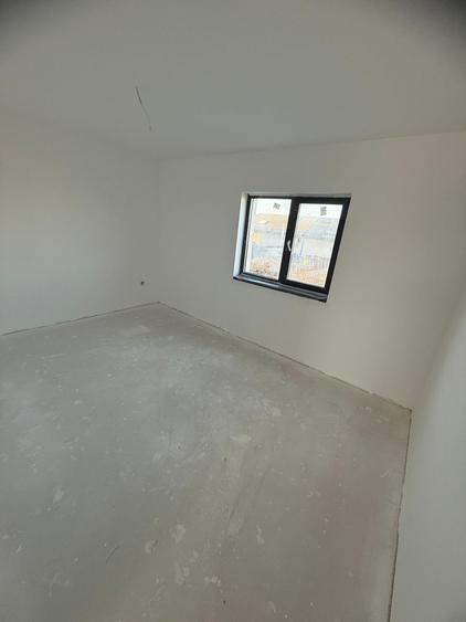 Apartament cu 5 camere decomandat în Bragadiru
