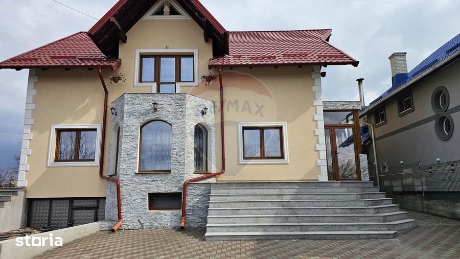 Casă cu 6 camere cu Teren 1000 Mp în Șcheia