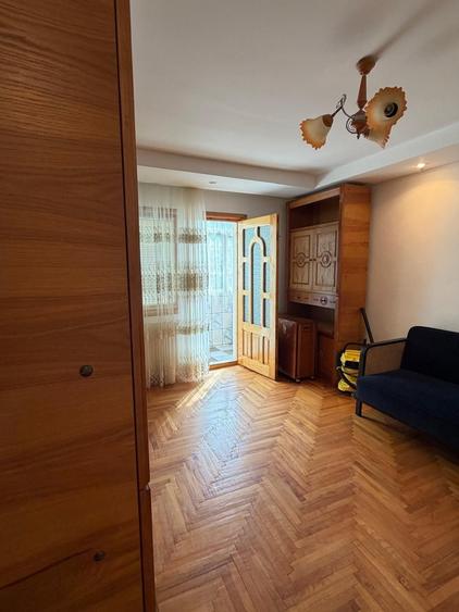 Apartament cu 4 camere decomandat în Burdujeni
