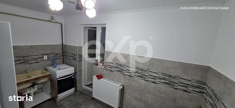 Apartament cu 3 camere decomandat, mobilat în Micro 6