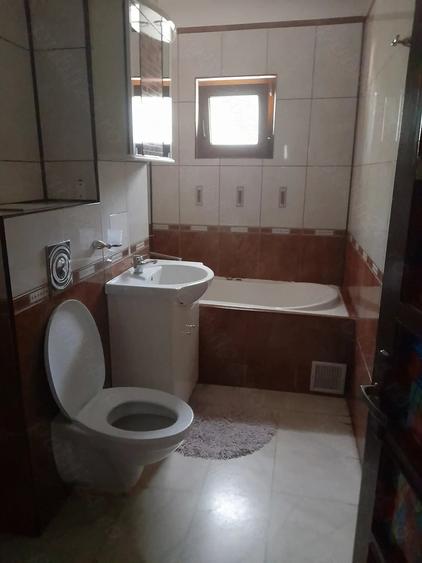 Apartament cu 3 camere decomandat în Spitalul Județean