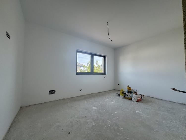 Casă individuală cu 5 camere cu Teren 323 Mp în Berceni
