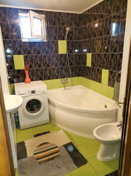 Apartament cu 4 camere decomandat în Central