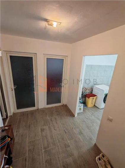 Apartament cu 4 camere semidecomandat în 1 Decembrie
