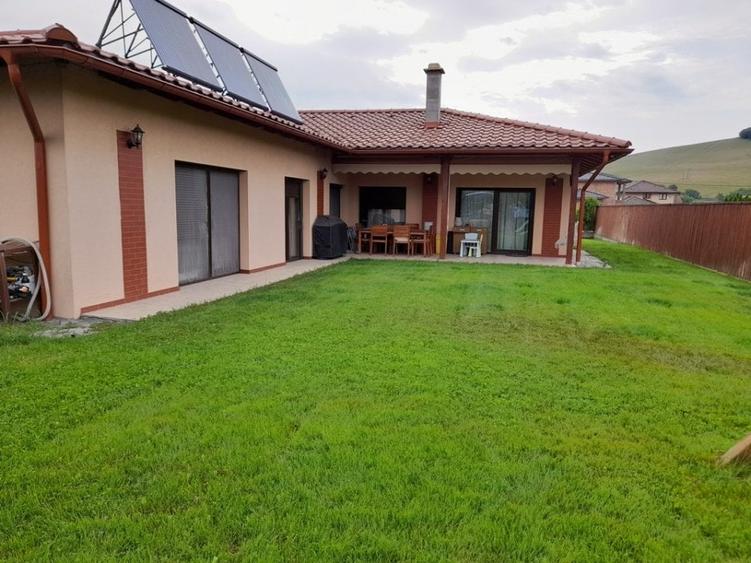 Casă cu 5 camere cu Piscina în Sângeorgiu de Mureș