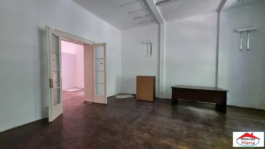 Casa in zona centrala parter si subsol cu acces auto - 5