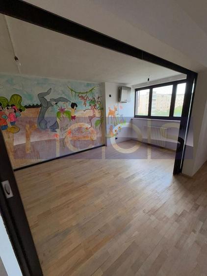 Apartament cu 4 camere decomandat, mobilat în Crângași