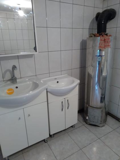 Casă individuală cu 2 camere cu Canalizare în Central