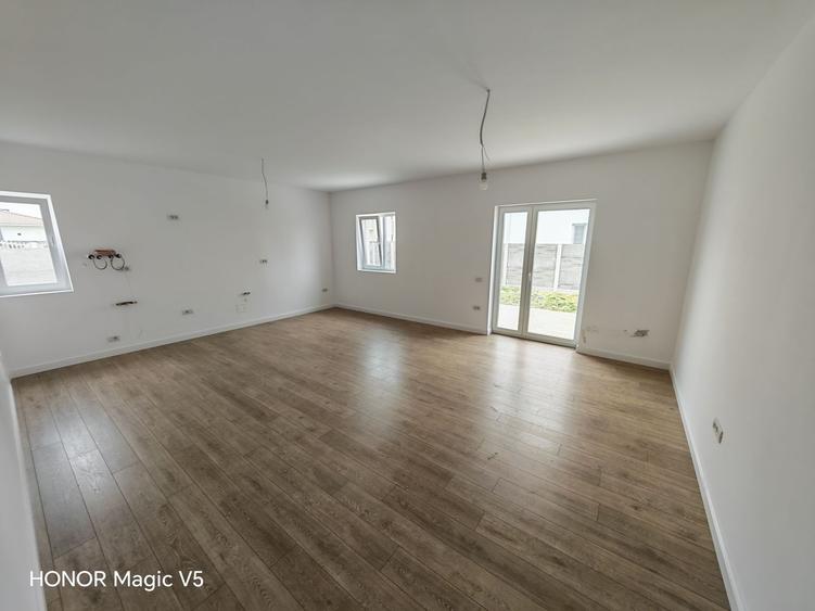 Duplex cu 3 camere cu Canalizare în Remetea Mare