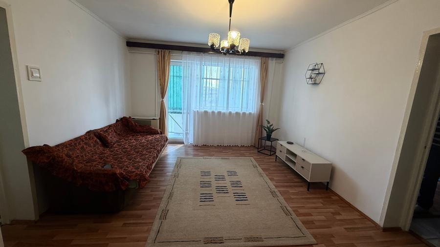 Apartament cu 3 camere semidecomandat în Central