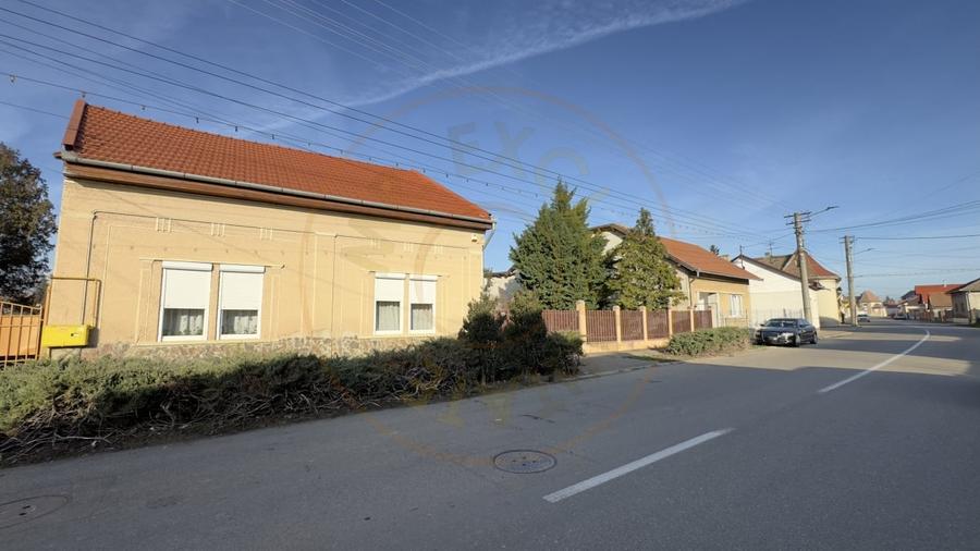 Casă individuală cu 4 camere cu Canalizare în Nord-Vest