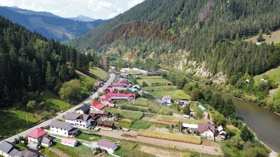 Casă individuală cu 7 camere cu Teren 859 Mp în Mădei