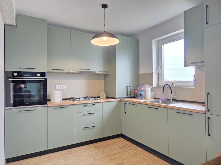 Apartament cu 3 camere decomandat în Sânpetru