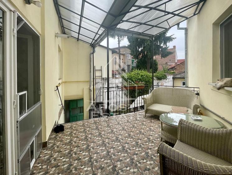 Casă individuală cu 6 camere cu Canalizare în Ultracentral