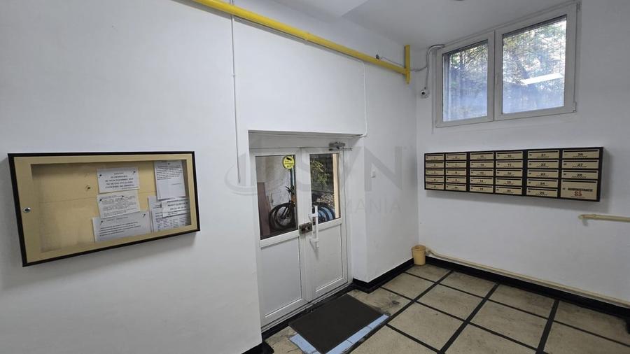 Apartament cu 3 camere semidecomandat în Grivița
