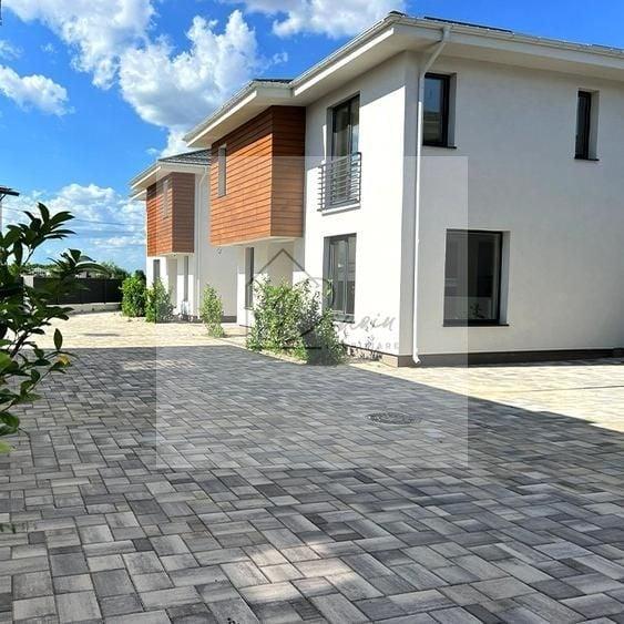Casă individuală cu 4 camere cu Canalizare în Central