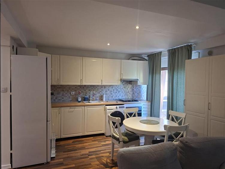Apartament cu 3 camere decomandat în 9 Mai