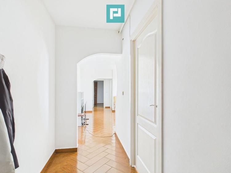 Apartament cu 3 camere, mobilat în Girocului