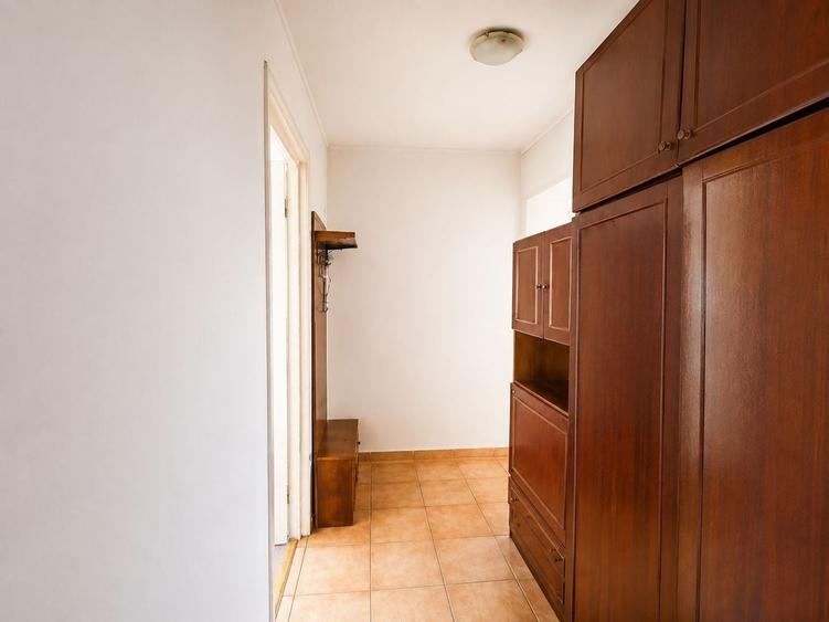 Apartament cu 3 camere semidecomandat în Titan