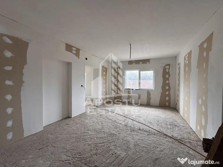 Casă cu 7 camere cu Teren 1100 Mp în Fărcădin
