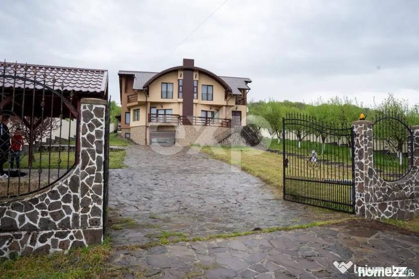 Casă cu 4 camere cu Teren 6436 Mp în Central