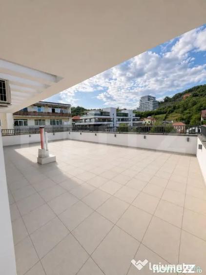 Apartament cu 7 camere decomandat în Grigorescu