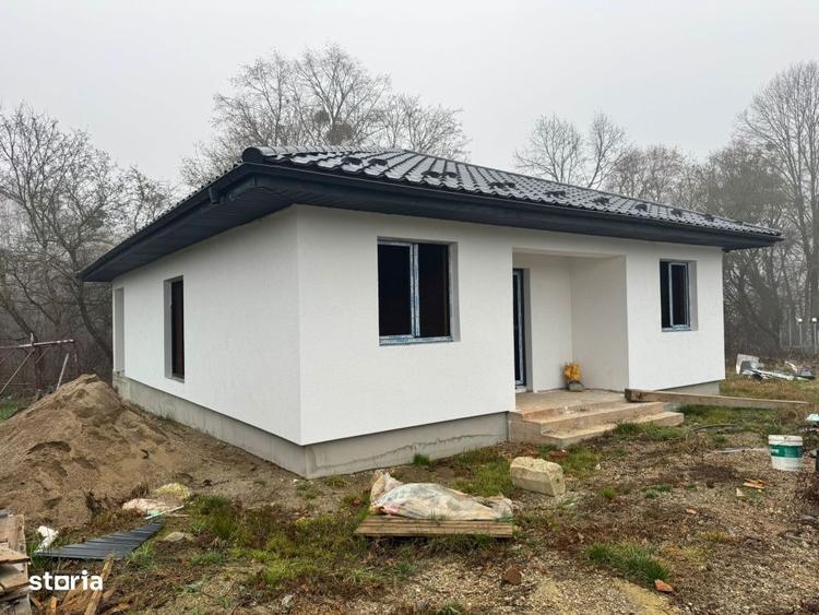 Casă cu 3 camere în Ocoliș