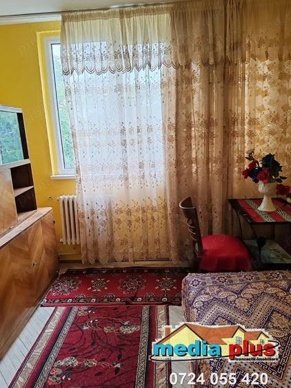 Apartament cu 3 camere semidecomandat în Central