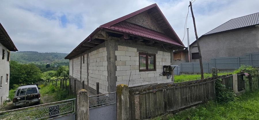 Casă individuală cu 3 camere cu Teren 1000 Mp în Irești