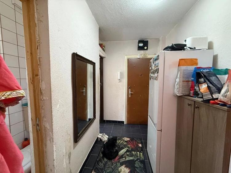 Apartament cu 3 camere semidecomandat în Cetății