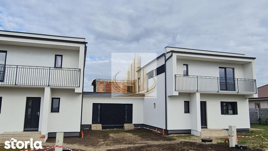 Duplex cu 5 camere cu Canalizare în Dumbrăvița