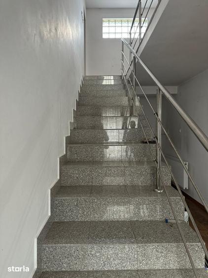 Casă cu 5 camere cu Teren 163 Mp în Central