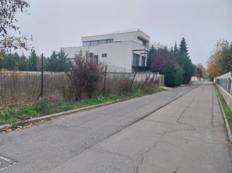 Teren Construcții intravilan de 1000 mp, în Pipera