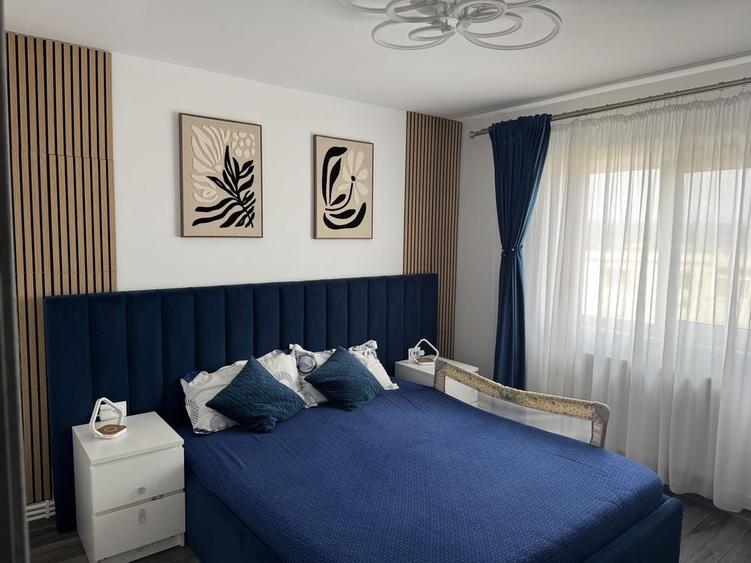 Apartament cu 3 camere decomandat în Central