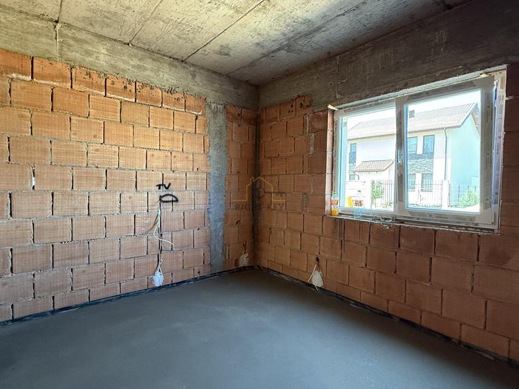 Casă individuală cu 5 camere cu Teren 300 Mp în Ciorogârla