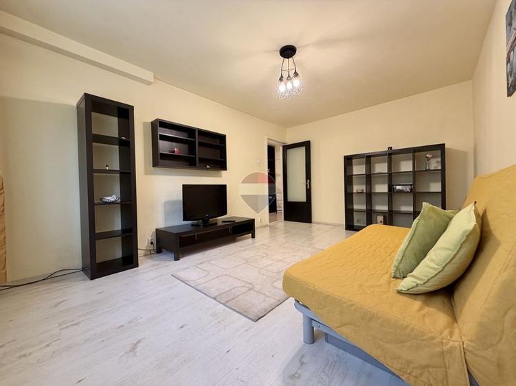 Apartament cu 3 camere decomandat, mobilat în Uverturii