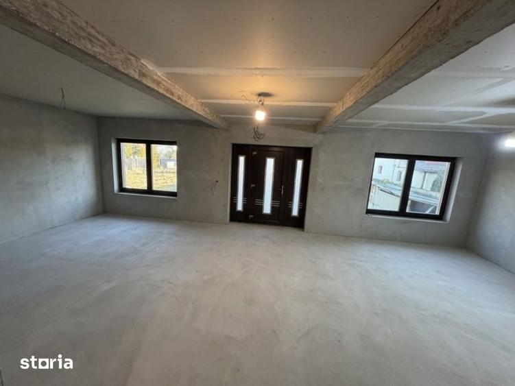 Casă cu 4 camere cu Teren 1400 Mp în Târgșoru Vechi