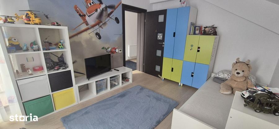 Casă cu 6 camere cu Teren 2106 Mp în Piatra