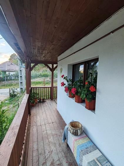 Casă individuală cu 6 camere cu Canalizare în Ocoliș