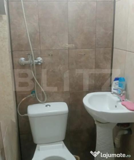 Casă cu 8 camere cu Teren 60 Mp în Astra